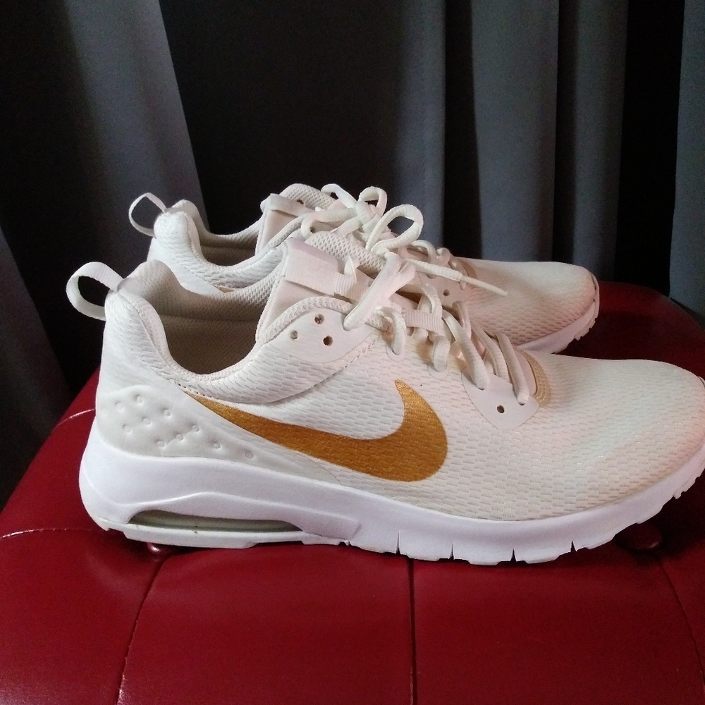 White & gold Nike Air Sneakers